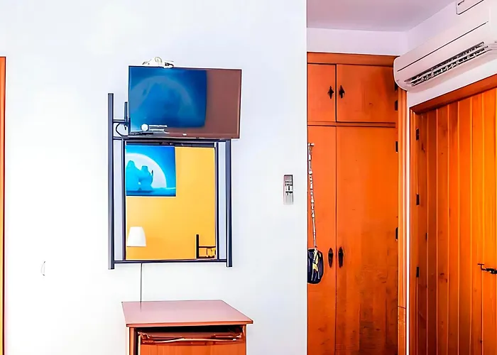 Apartment Sin Cocina Con Terraza, Aire Acondicionado Y Garaje *