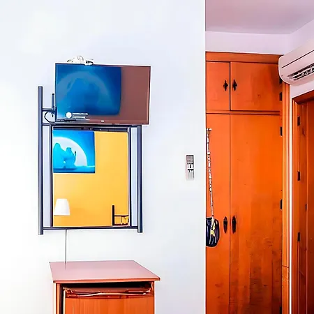 Apartament Sin Cocina Con Terraza, Aire Acondicionado Y Garaje *